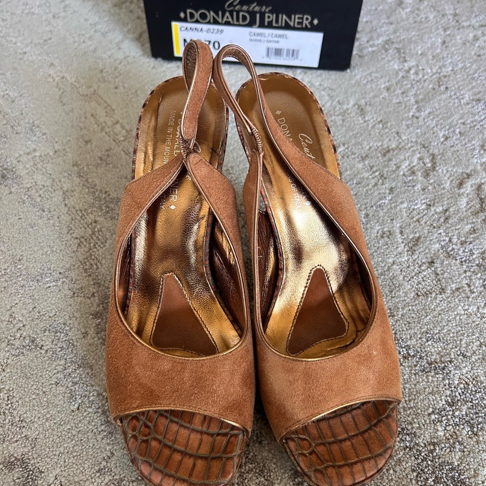 Donald J. Pliner Women's Tan Peep-Toe Sandals